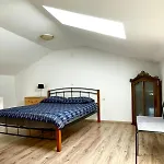 Mauro Sa Terasom Apartament *